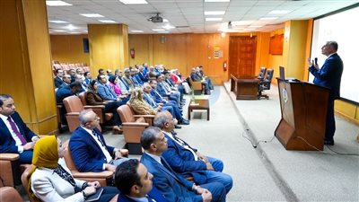 وزير البترول يلتقي كوادر هيئة الثروة المعدنية والصناعات التعدينية