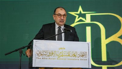 وزير قطاع الأعمال العام يستعرض فرصا استثمارية واعدة في مختلف القطاعات التابعة