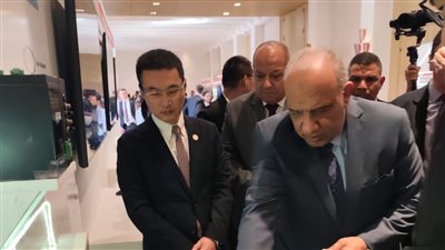 وزير الكهرباء: الاستفادة من التقنيات المتقدمة والشراكات الدولية لدمج مصادر الطاقة المتجددة