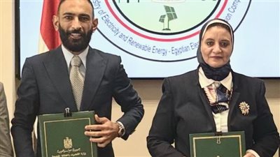 «نقل الكهرباء»توقّع عقد جديد لدعم ربط مشروعات طاقة الرياح بالشبكة القومية