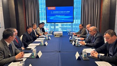 وزير الكهرباء يبحث مع مجموعة شركات صاني الصينية تصنيع مهمات طاقة الرياح و«الشمسية»