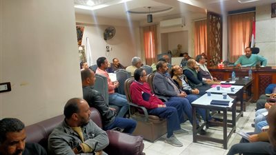 رئيس«كهرباء الأقصر» يستهل عمله بعقد اجتماع موسع مع قيادات القطاع