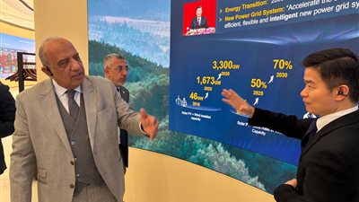 وزير الكهرباء يزور معامل اختبارات أنظمة بطاريات تخزين الطاقة التابعة لشركة هواوي