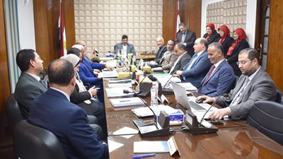 غرب الدلتا لإنتاج الكهرباء تكرم ابراهيم عبيد ومحمد جمال الدين لبلوغهما السن القانونية