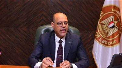 وزير العمل يصدر قرارًا وزاريًا بشأن إجراءات قياس مستوى المهارة وترخيص مزاولة المهن والحرف