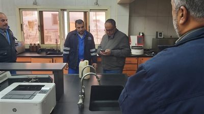 رئيس هيئة البترول يجرى زيارة غير مخططة لمنطقة أنابيب البترول بالتبين