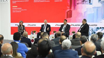 رؤساء سيدبك وإيثيدكو والمصرية للبتروكيماويات يناقشون بناء منظومة متكاملة لصناعة البلاستيك وتوسيع التصدير