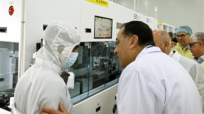 رئيس الوزراء يفتتح مجمع مصانع 