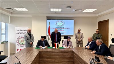 المصرية لنقل الكهرباء توقع عقدًا مع هيتاشي إنيرجي لتشغيل محطتين ضمن الربط الكهربائي المصري- السعودي