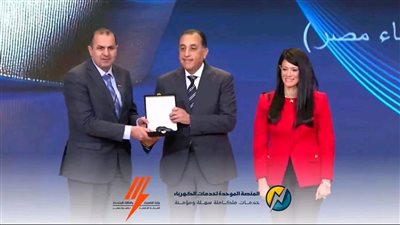 «الدستاوى» يتسلم جائزة التميز الحكومى بعد فوز المنصة الإلكترونية بالمركز الثانى