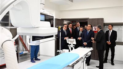 رئيس الوزراء يتفقد عددا من الأقسام المختلفة بمستشفى كليوباترا التجمع (سكاي)