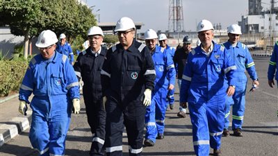 رئيس بتروجاس يجري زيارة مفاجئة لمصنع مسطرد