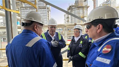 جولة تفقدية للرئيس التنفيذي لهيئة البترول لمتابعة أعمال صيانة وتطوير معامل التكرير بالأسكندرية