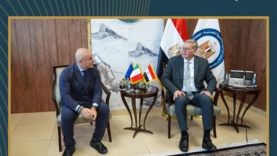 وزير البترول يبحث مع سفير إيطاليا التعاون في مشروعات البترول والغاز