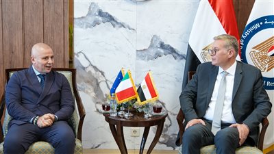 وزير البترول يبحث مع سفير إيطاليا التعاون في مشروعات البترول والغاز