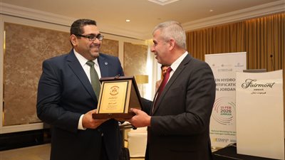 وزير الطاقة الأردني يكرّم محمد زكريا قمح بمناسبة انتهاء مهامه بالبنك الدولي