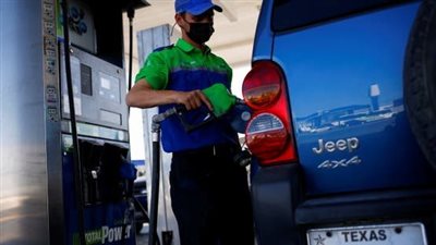 قفزة مفاجئة لأسعار البنزين في أميركا إلى 3.11 دولار مع تصاعد الحرب وارتفاع النفط
