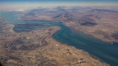 شركات نفط كبرى تعلق شحناتها عبر مضيق هرمز