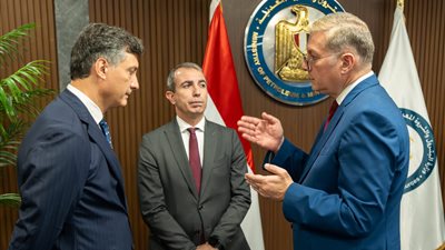 وزير البترول يشهد توقيع مذكرة نوايا مع “إيني” لتجديد الالتزام بمنطقة شمال بورسعيد