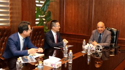 وزير الكهرباء يبحث مع شركة 