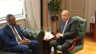 وزير الكهرباء يستقبل وزير الدولة للبنية التحتية الرواندي لبحث التعاون المشترك