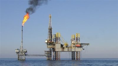 النفط يسجل مكاسب أسبوعية.. وبرنت فوق 108 دولارات للبرميل