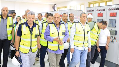 وزير الكهرباء يفتتح تطوير المنصة الرقمية لمجمع بنبان للطاقة الشمسية