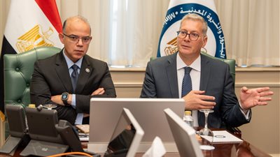لجنة مشتركة بين 