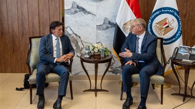 بدوي يبحث مع دانة غاز خطط التوسع في الاستثمارات وزيادة إنتاج الغاز من حقول الدلتا
