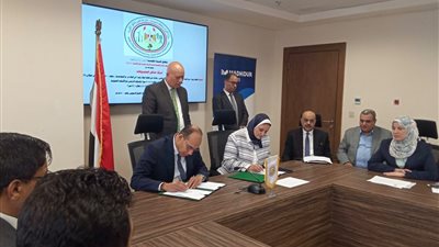 المصرية لنقل الكهرباء توقع عقد إنشاء خط جهد 500 كيلوفولت لدعم الشبكة القومية الموحدة