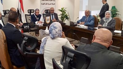 الشركة المصرية لنقل الكهرباء توقع عقد تنفيذ المرحلة الثالثة من خط أوراسكوم الحوامدية جهد 500 ك ف