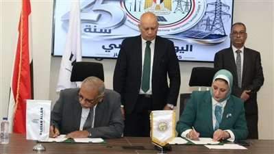 المصرية لنقل الكهرباء توقع عقد إنشاء محطة محولات ميناء دمياط