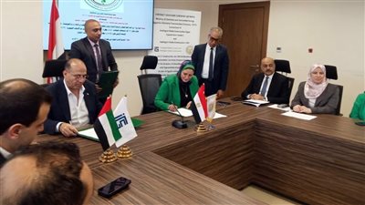 الشركة المصرية لنقل الكهرباء توقع عقد إنشاء خط نقل جهد 500 ك.ف لتفريغ قدرات طاقة الرياح بخليج السويس