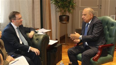وزير الكهرباء يستقبل سفير بريطانيا بالقاهرة لبحث  التعاون فى تحديث الشبكات وانظمة تخزين الطاقة