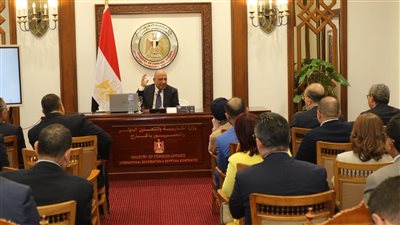 وزير الكهرباء يلتقي برؤساء البعثات الدبلوماسية والقنصلية بالخارج ويطرح مجالات العمل المشترك