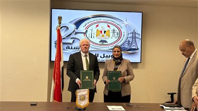 نقل الكهرباء توقع عقد إنشاء خطوط هوائية لربط محطة محولات كيميت السخنة بالشبكة القومية 
