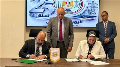 «نقل الكهرباء» توقع عقد محطة كيمت السخنة بقدرة 350 ميجافولت أمبير لدعم المنطقة الصناعية