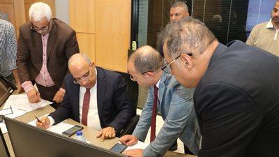  وزير الكهرباء يتابع سير العمل وخطة التشغيل لتأمين الشبكة الموحدة