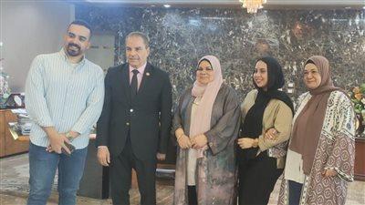 قيادات كهرباء مصر الوسطى تحتفي بعزة مراد لبلوغها سن المعاش