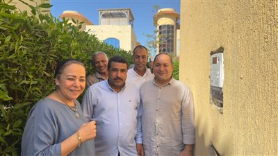“البحيرة للكهرباء” تفحص صحة التوصيلات لفيلا نهاد أبو القمصان وتستبدل العداد بآخر جديد